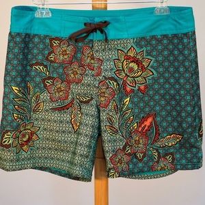 prAna Makenna Board Shorts in Dragonfly Size Large